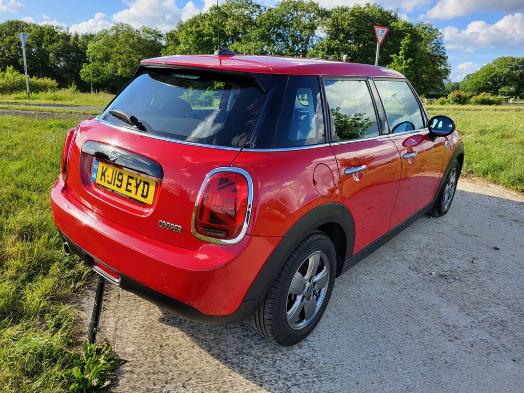 Mini Hatch 1.5 Cooper Classic Hatchback Steptronic KJ19EYD Red #5