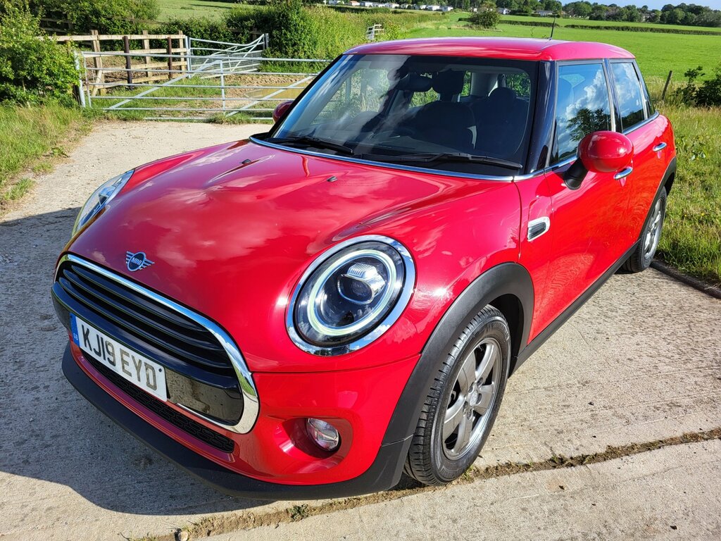 Mini Hatch 1.5 Cooper Classic Hatchback Steptronic Red