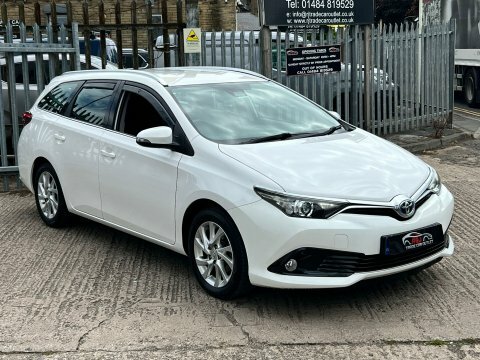 Toyota Auris Vvt-i Icon Tech AE18YXU White #4
