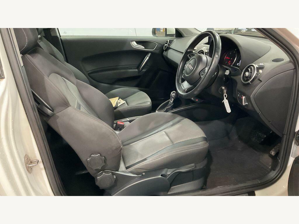 Audi A1 Sportback Tfsi Sport Black #10