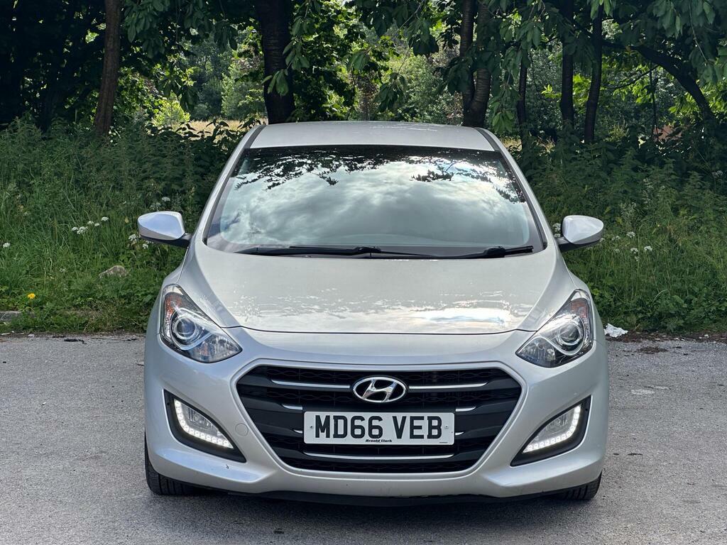 Hyundai I30 1.6 Crdi Blue Drive Se Euro 6 S S Silver #2
