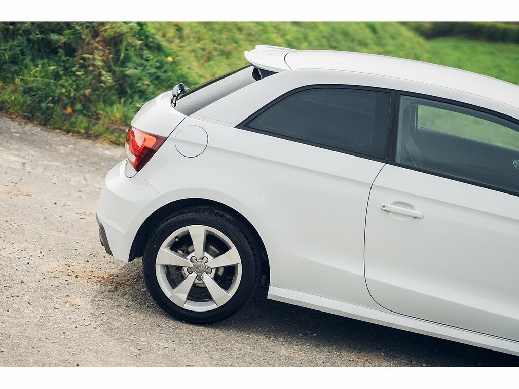 Audi A1 Sportback Tfsi S Line WJ65LCT White #4