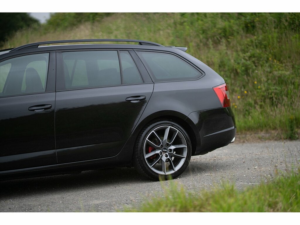 Skoda Octavia Tdi Vrs Black #5