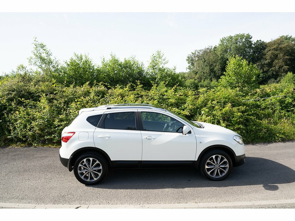 Nissan Qashqai Tekna White #2