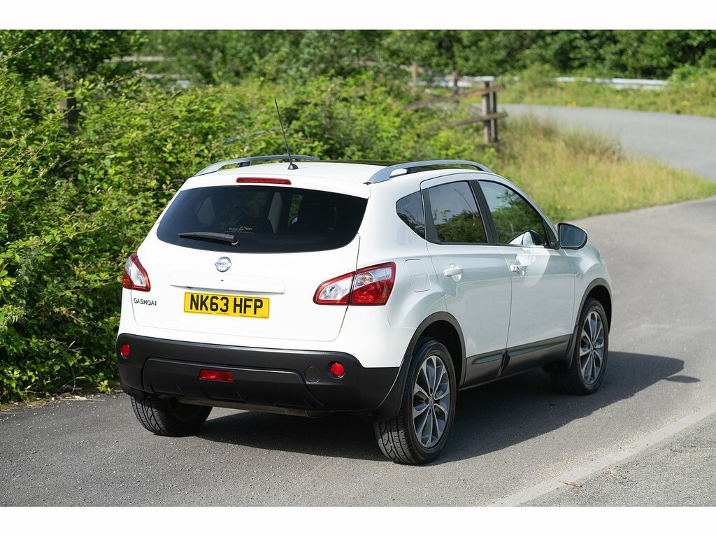 Nissan Qashqai Tekna White #3