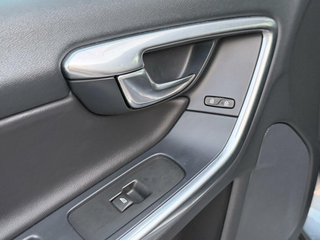 Volvo V60 2.0 T5 R-design Lux Nav Black #18