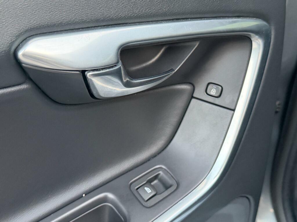 Volvo V60 2.0 T5 R-design Lux Nav Black #19