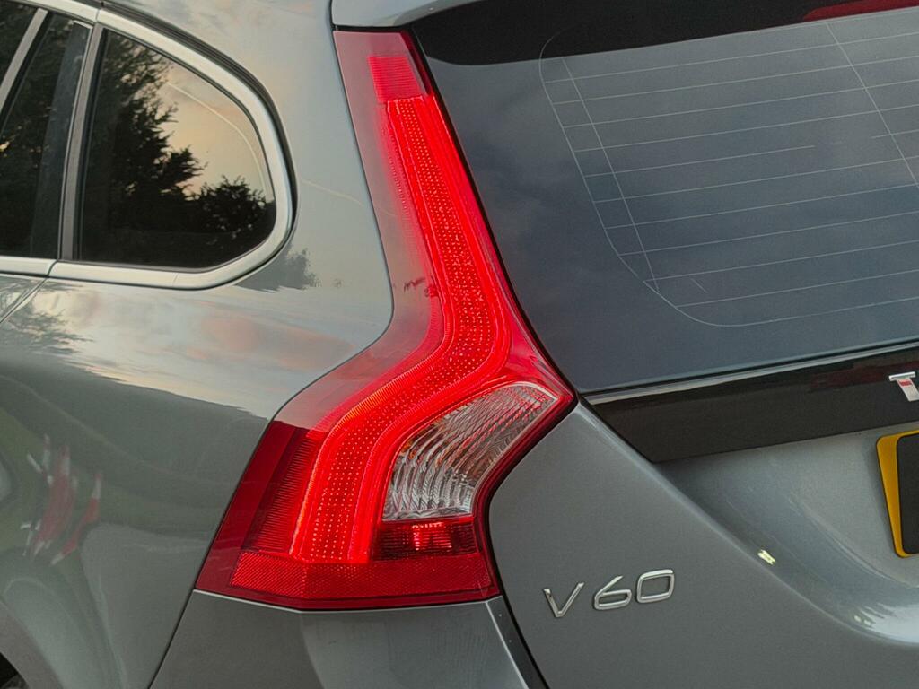 Volvo V60 2.0 T5 R-design Lux Nav Black #8