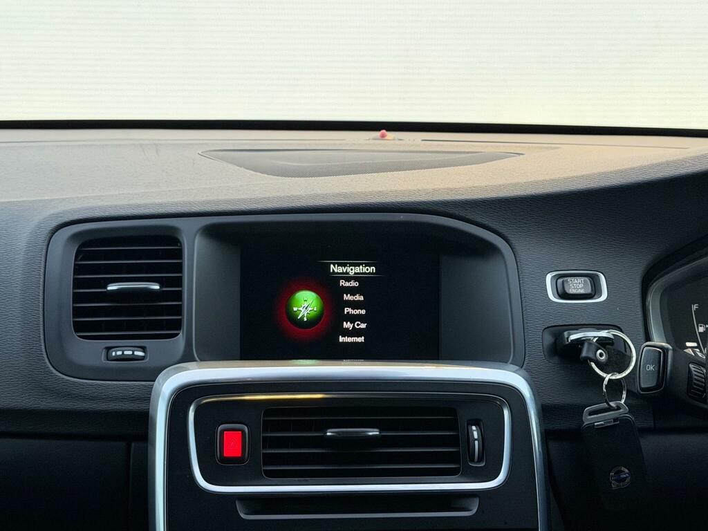 Volvo V60 2.0 T5 R-design Lux Nav Black #43