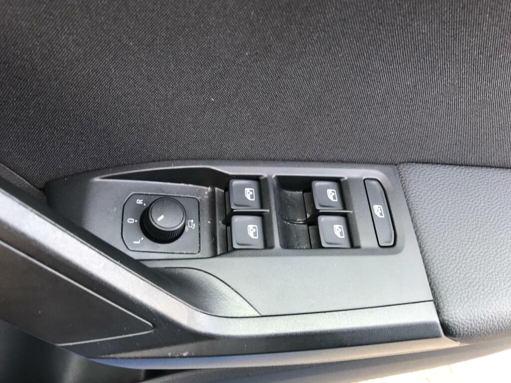 Seat Arona 1.0L Tsi Se Technology 94 Bhp Green #50