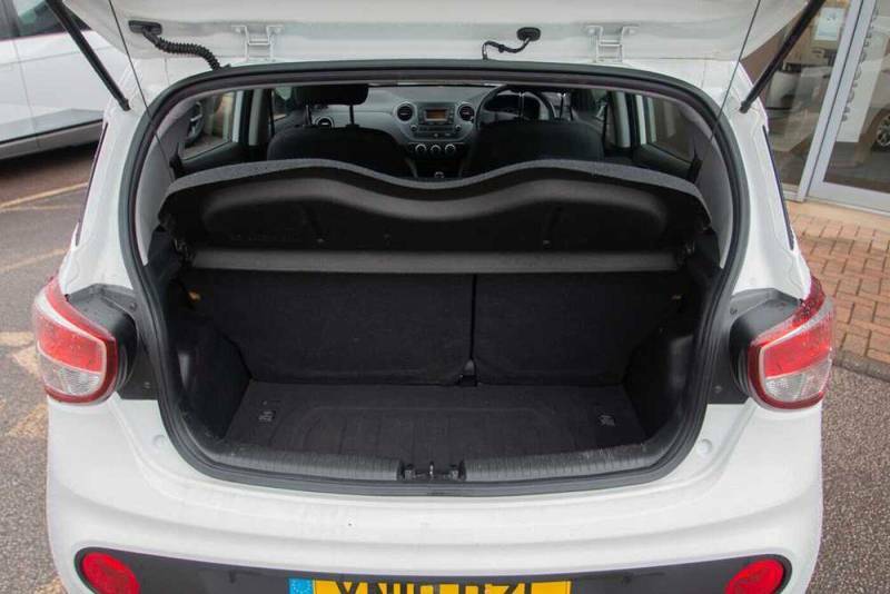 Hyundai I10 Go Se White #8