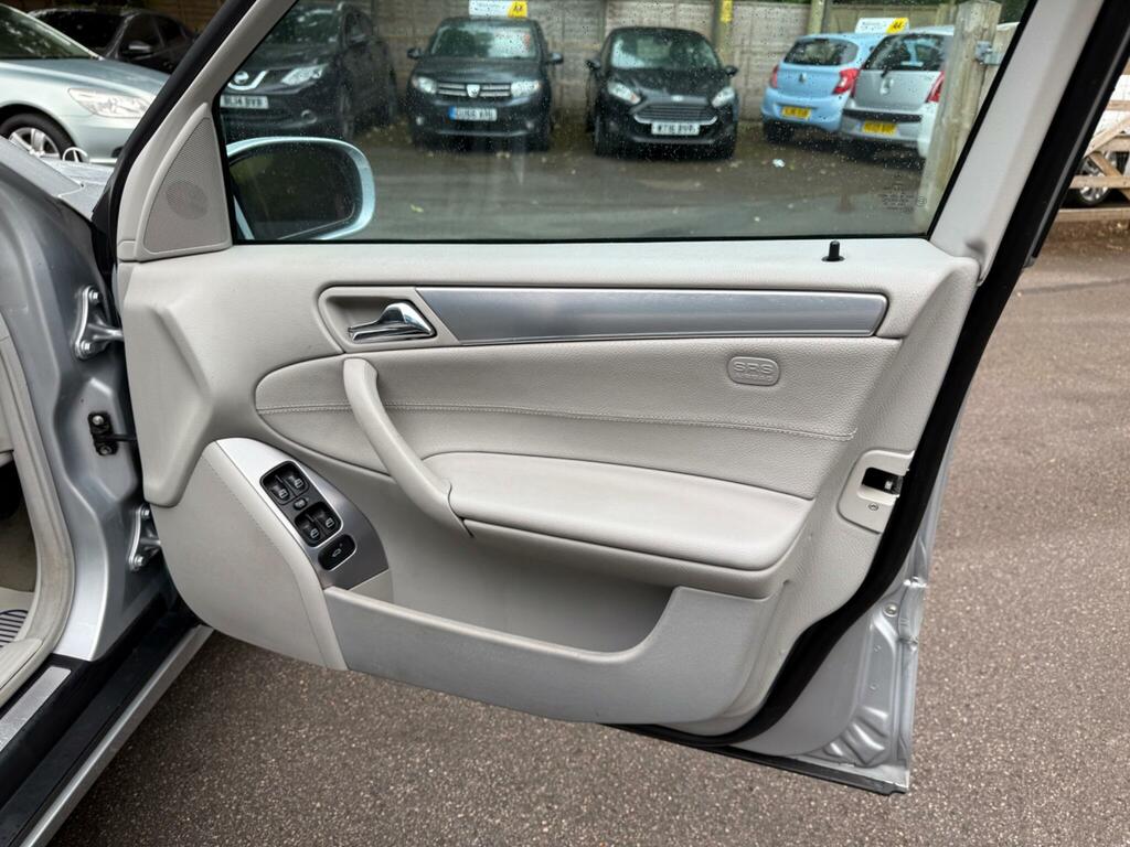 Mercedes-Benz C Class C180k Avantgarde Se Silver #38