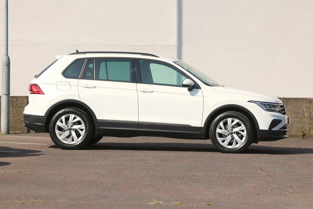 Volkswagen Tiguan 2022 Volkswagen Tiguan 1.5 Life Tsi White #2