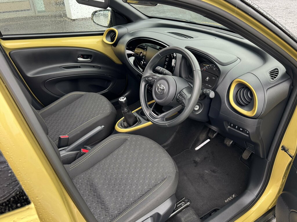 Toyota Aygo X 2023 Toyota Aygo X Air Edition 1.0 Vvt-i 72Ps URZ4935 Gold #3