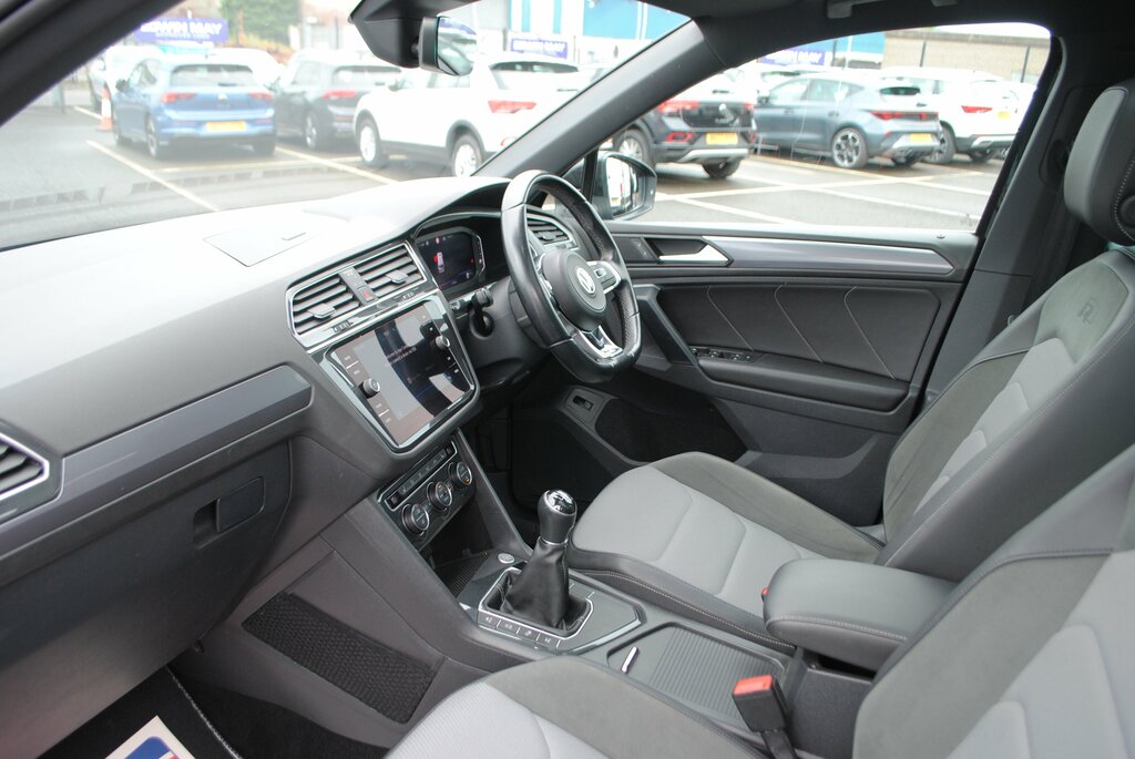 Volkswagen Tiguan 2019 Volkswagen Tiguan 2.0 R-line Tech Tdi 150 Black #4