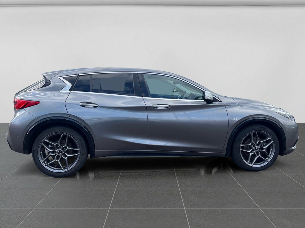 Infiniti Q30 Hatchback Silver #7