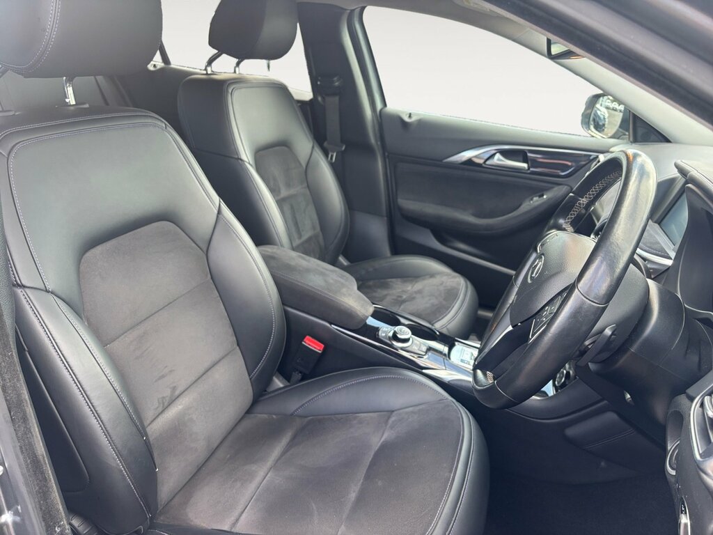 Infiniti Q30 Hatchback Silver #9