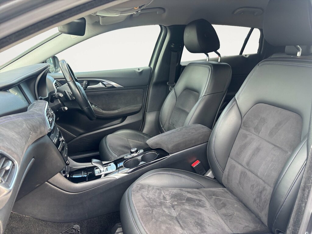 Infiniti Q30 Hatchback Silver #15