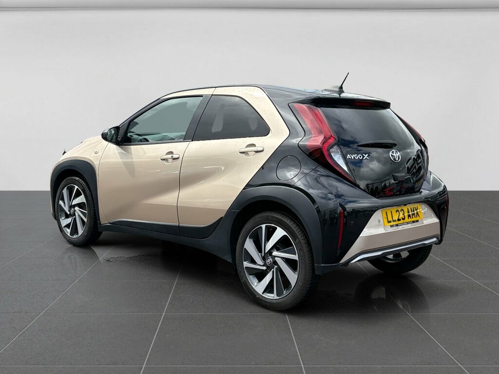 Toyota Aygo X 2023 Toyota Aygo X 1.0 Vvt-i Exclusive LL23AMX Beige #3