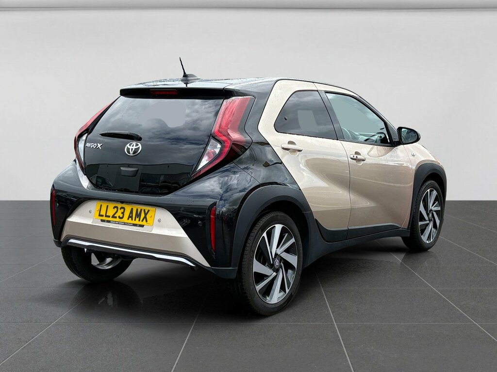 Toyota Aygo X 2023 Toyota Aygo X 1.0 Vvt-i Exclusive LL23AMX Beige #5