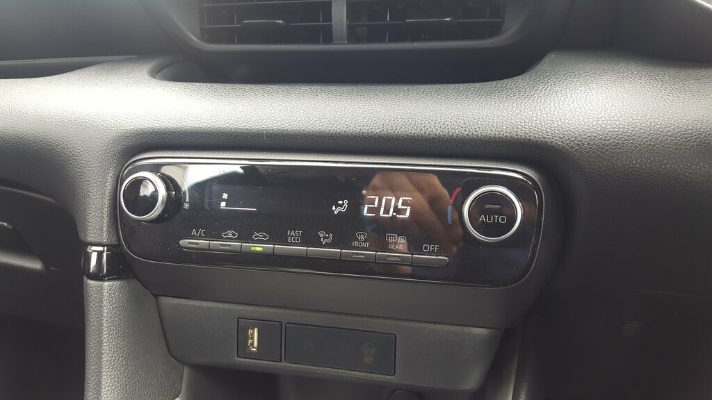 Mazda 2 1.5 Skyactiv G 75 Centre-line Blue #11