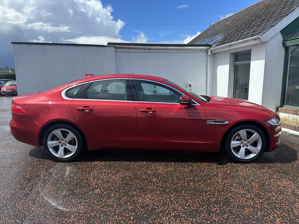 Jaguar XF 2017 Jaguar Xf 2.0 Portfolio Red #3