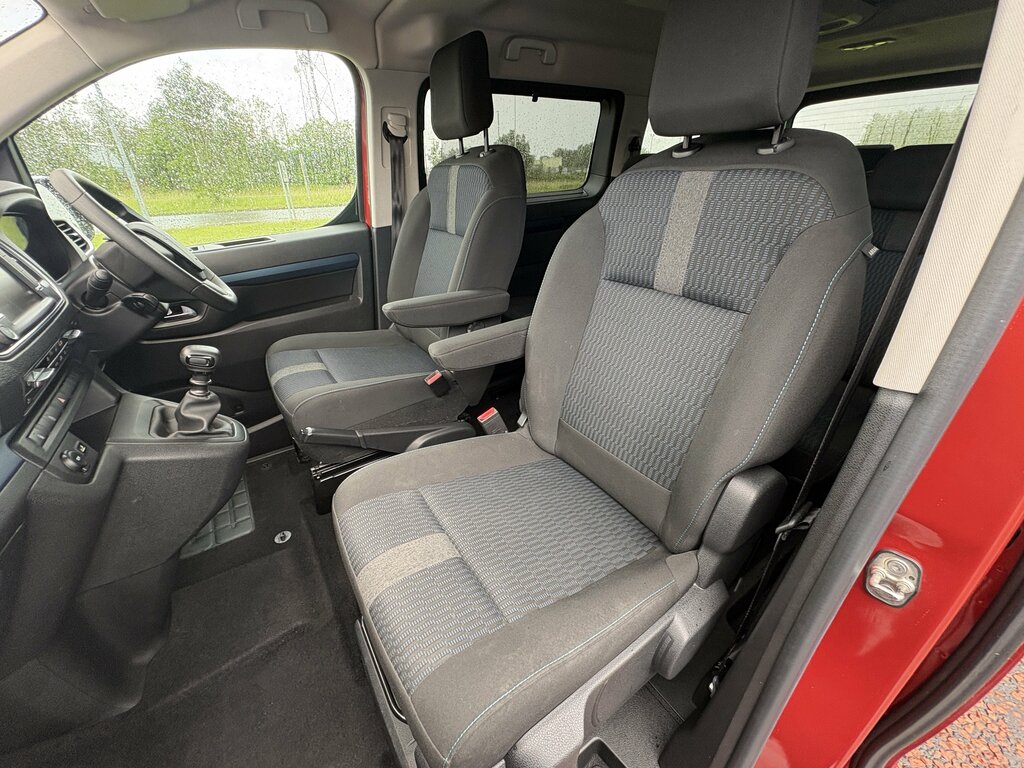 Peugeot Traveller Active Black #37