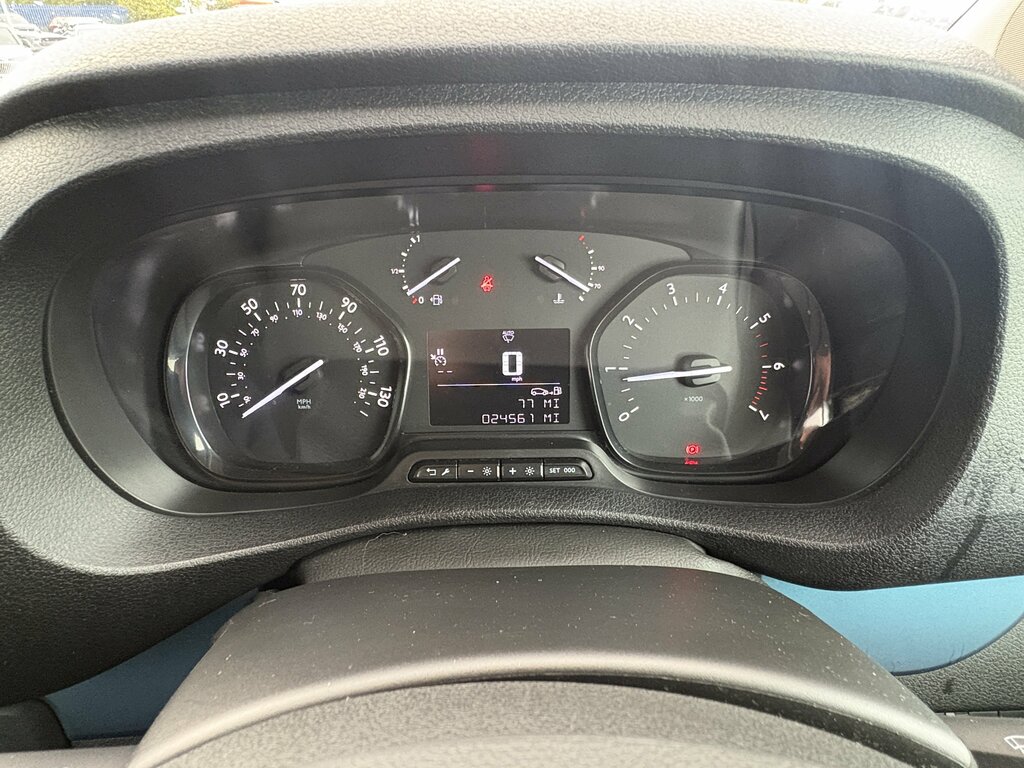 Peugeot Traveller Active Black #25