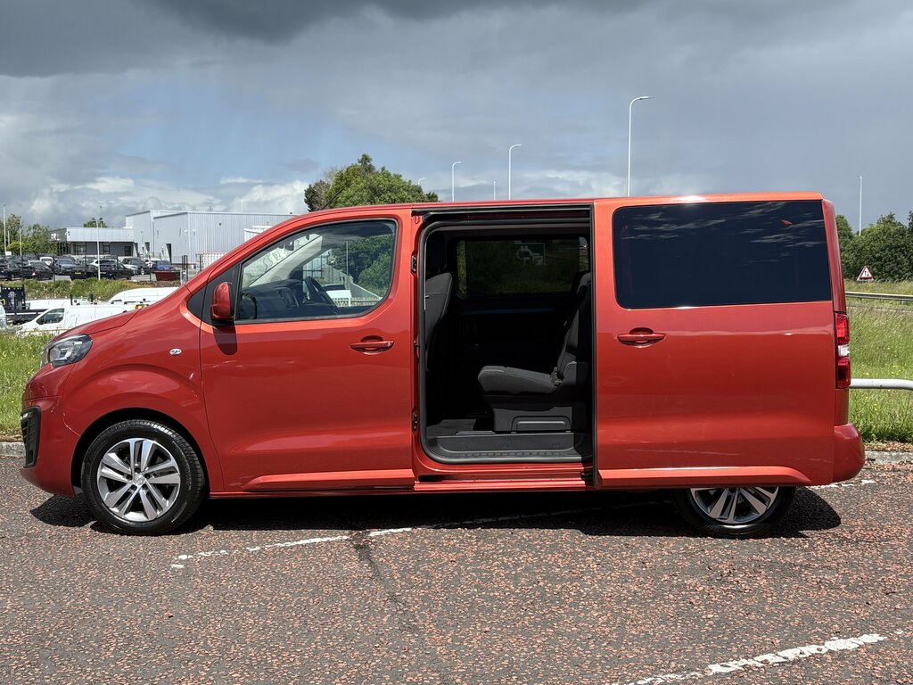 Peugeot Traveller Active Black #4
