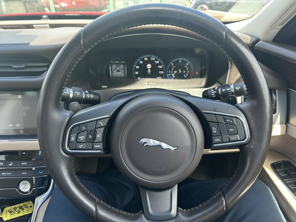 Jaguar XF 2.0D 180 Portfolio Black #24