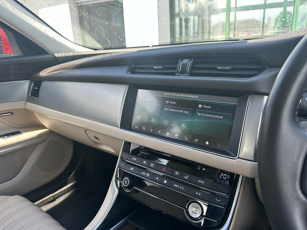 Jaguar XF 2.0D 180 Portfolio Black #43