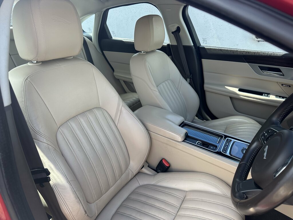 Jaguar XF 2.0D 180 Portfolio Black #13