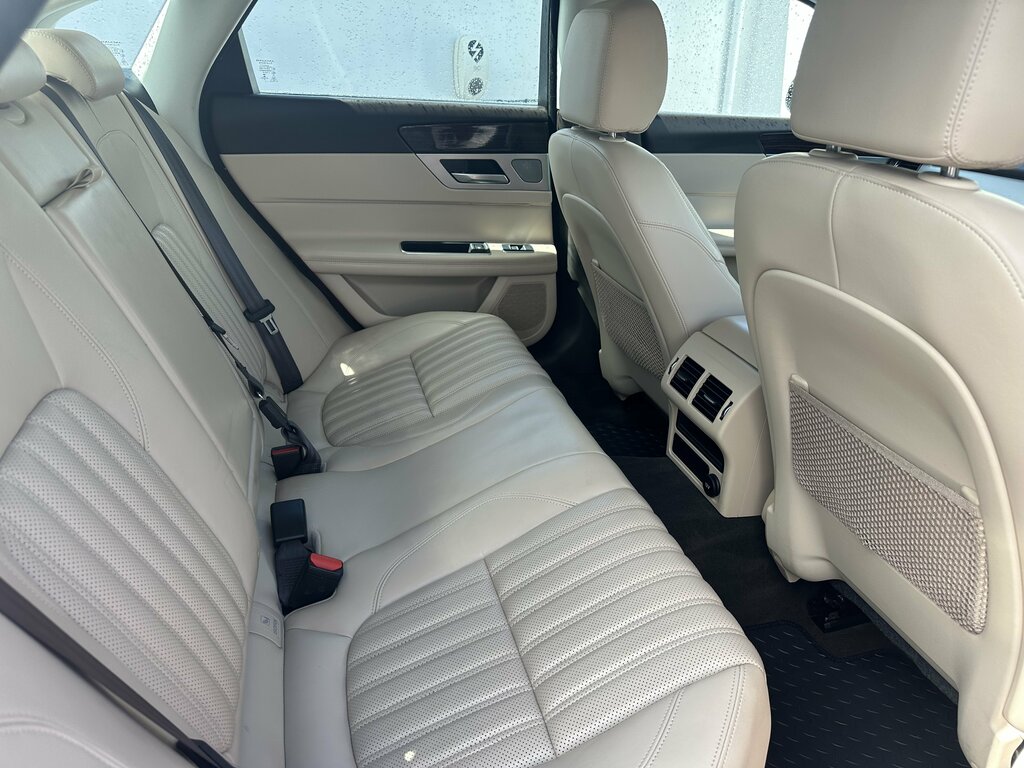 Jaguar XF 2.0D 180 Portfolio Black #15