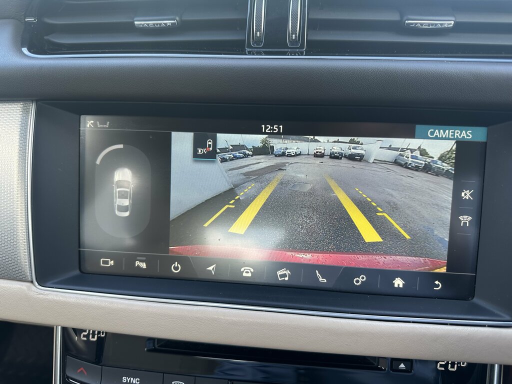 Jaguar XF 2.0D 180 Portfolio Black #35