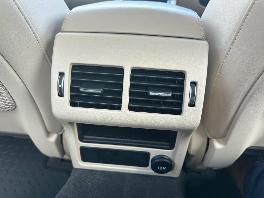 Jaguar XF 2.0D 180 Portfolio Black #18