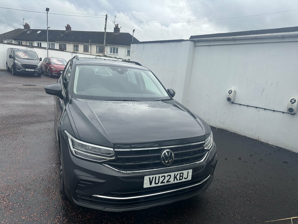 Volkswagen Tiguan 2022 Volkswagen Tiguan 1.5 Active Tsi Grey #2