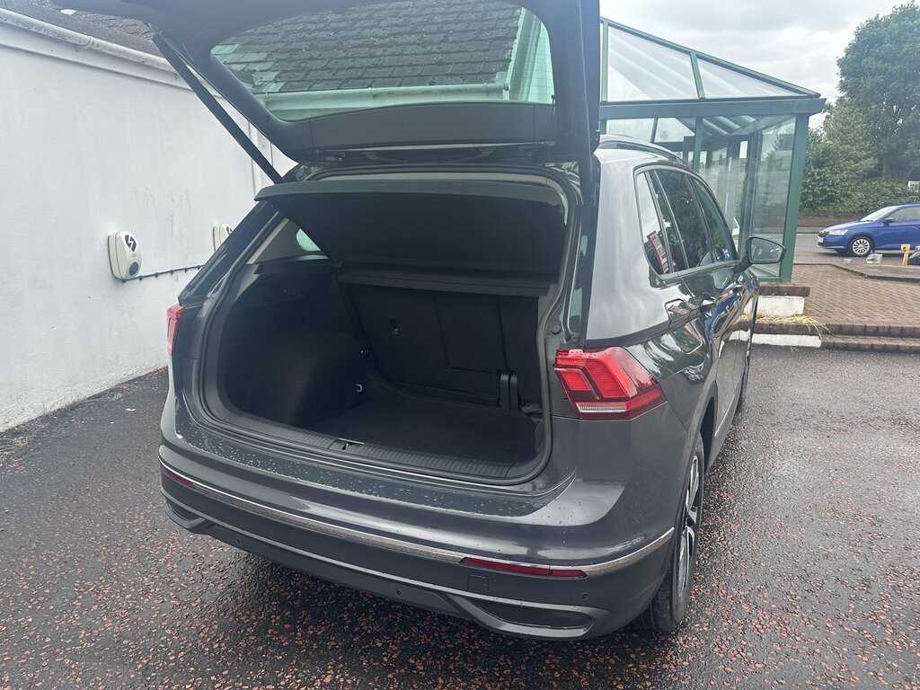 Volkswagen Tiguan 2022 Volkswagen Tiguan 1.5 Active Tsi Grey #5