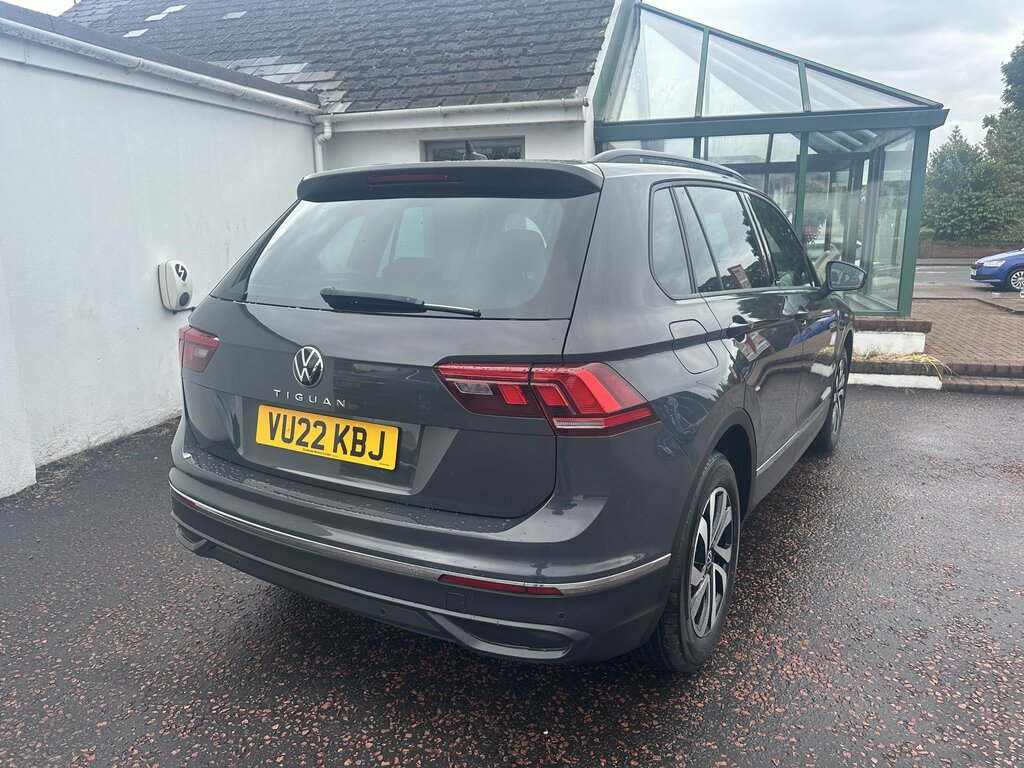 Volkswagen Tiguan 2022 Volkswagen Tiguan 1.5 Active Tsi Grey #4