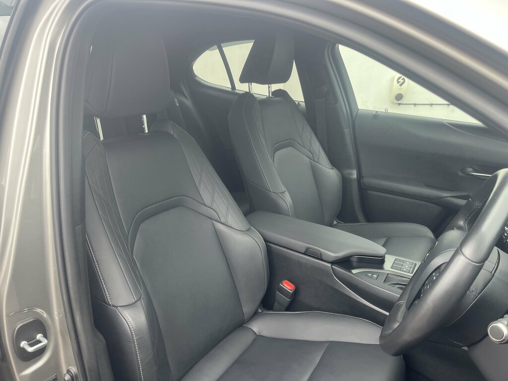 Lexus UX 300E 54.3Kwh Suv 204 Ps Silver #8