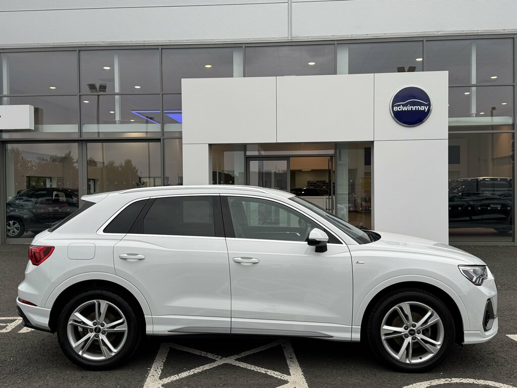Audi Q3 2023 Audi Q3 S-line 35 2.0 Tdi 150Ps S-tronic BL73OGR White #2