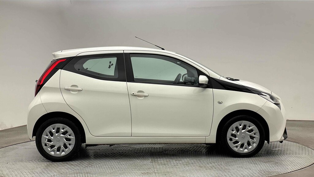 Toyota Aygo 2021 Toyota Aygo 1.0 Vvt-i X-play Tss White #2