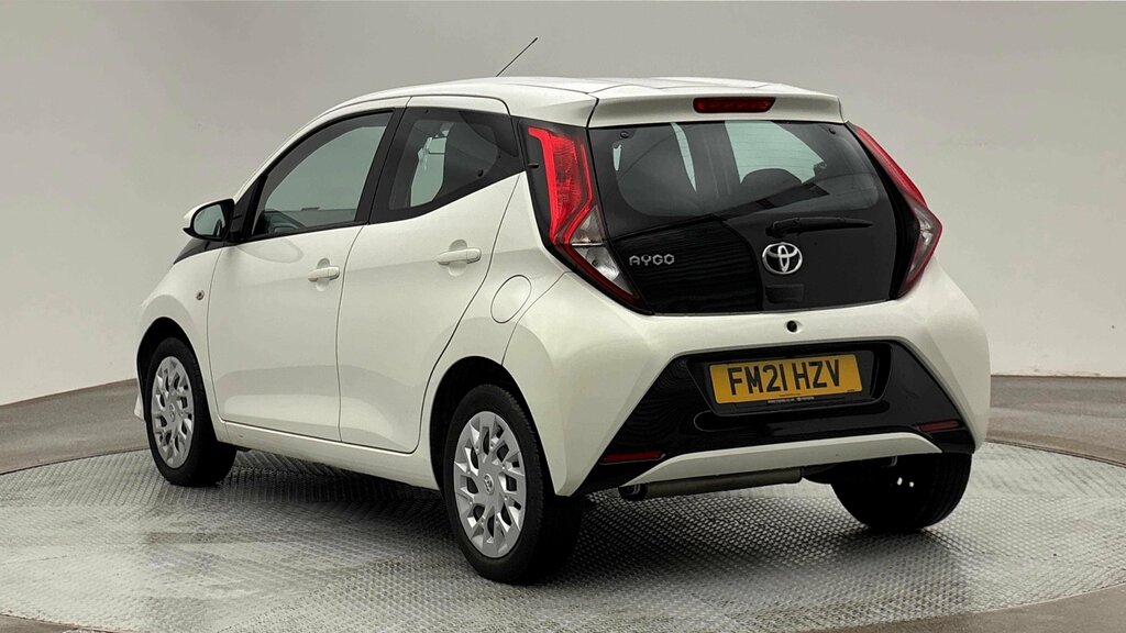 Toyota Aygo 2021 Toyota Aygo 1.0 Vvt-i X-play Tss White #3