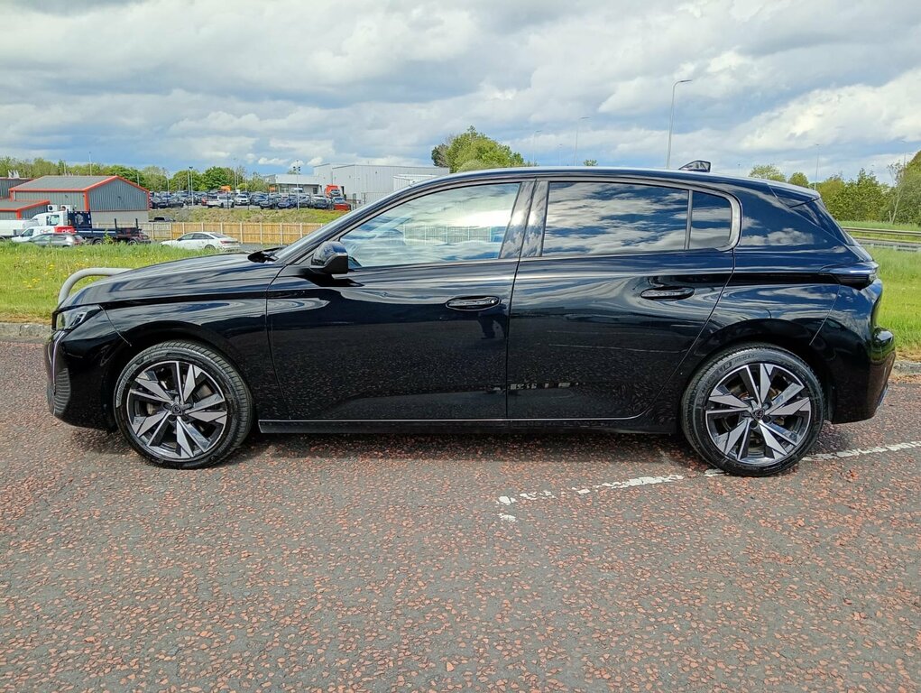 Peugeot 308 2023 Peugeot 308 1.5 Bhdi130 Allure Black #3