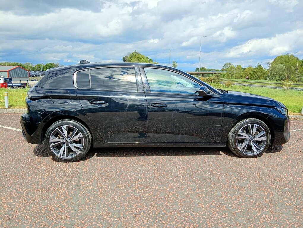 Peugeot 308 2023 Peugeot 308 1.5 Bhdi130 Allure Black #4