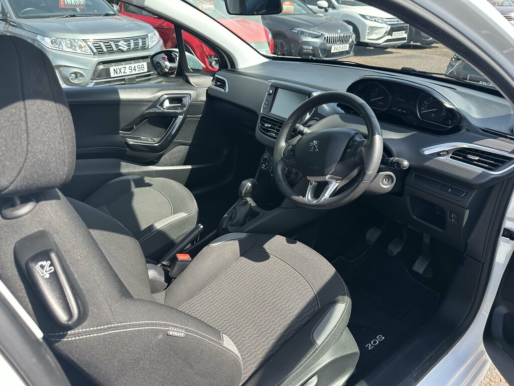 Peugeot 208 Hatchback Red #11