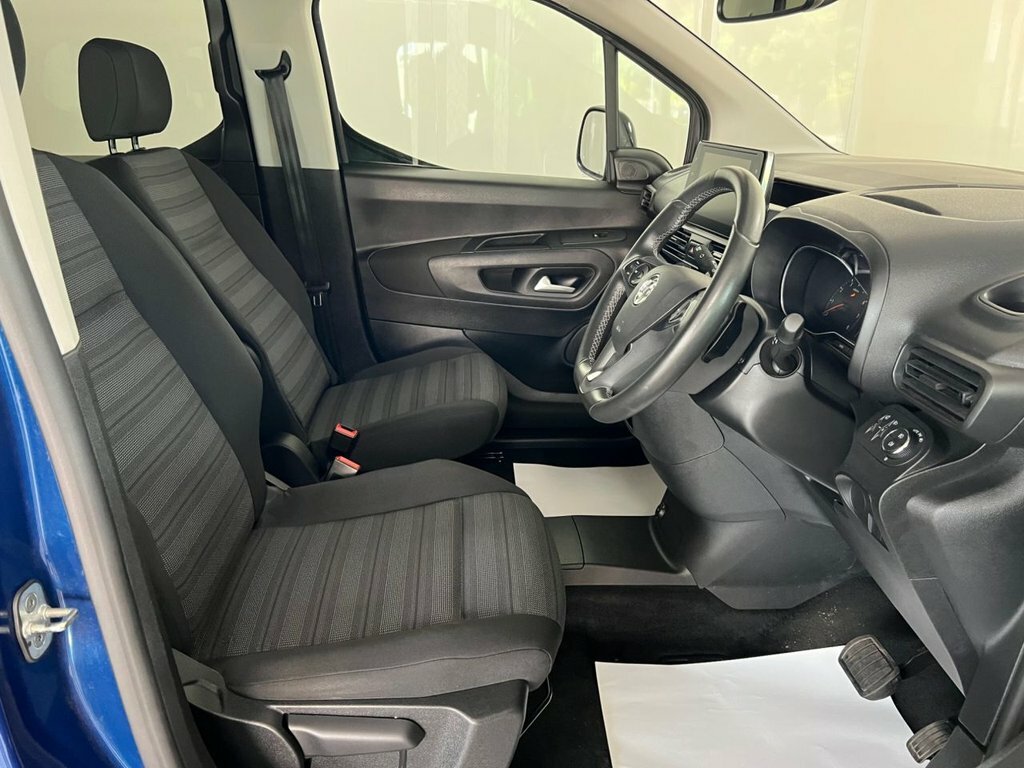 Vauxhall Combo Life 1.5L Elite Blue #4