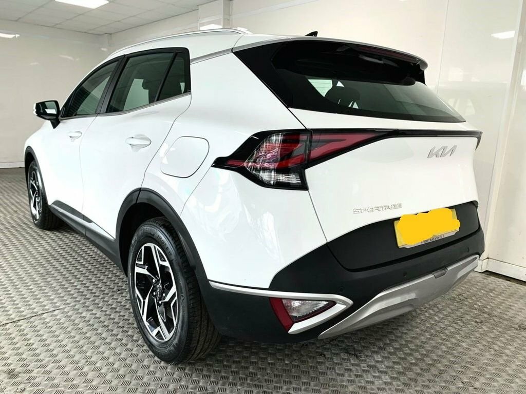 Kia Sportage 1.6L 2 YUI7802 White #2