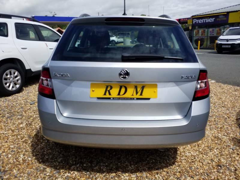 Skoda Fabia 1.0 Tsi Se Silver #4