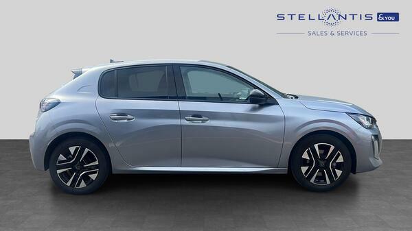 Peugeot 208 1.2 Puretech Allure Hatchback Eu GD74UKU #2