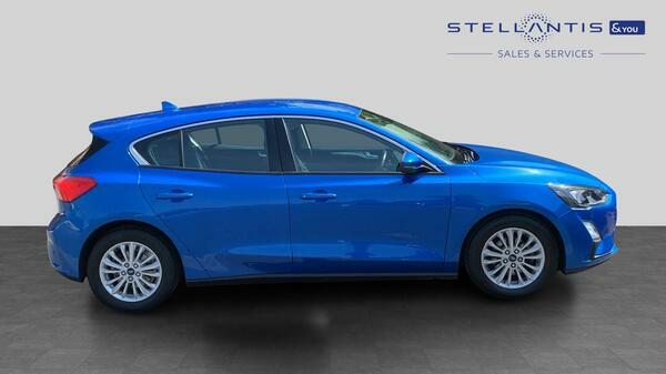 Ford Focus 1.0T Ecoboost Titanium Hatchback #2